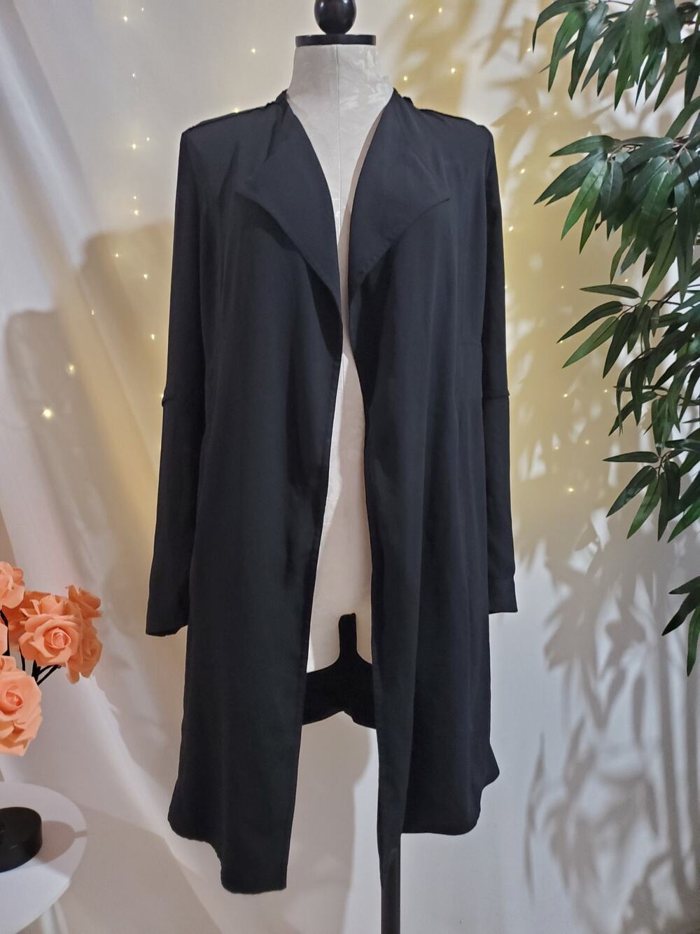 Babaton Aritzia Flowy Modern Trench Coat Womens Size XS Silky Lightweight Black